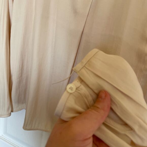 NWT Banana Republic Silky Long Sleeve V Neck Blouse in Ivory Size XS Minimalist - Picture 2 of 10